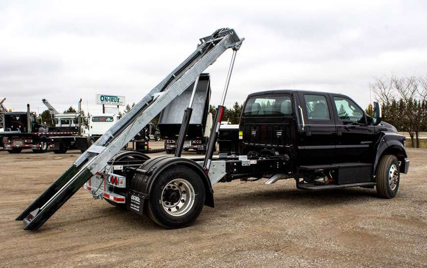 FORD F750 ON TRUX ROLL OFF (1)