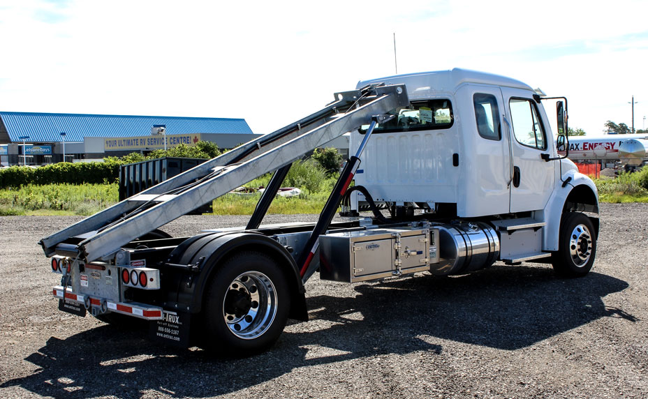 FREIGHTLINER M2 SINGLE AXLE ON TRUX ROLL OFF (5)