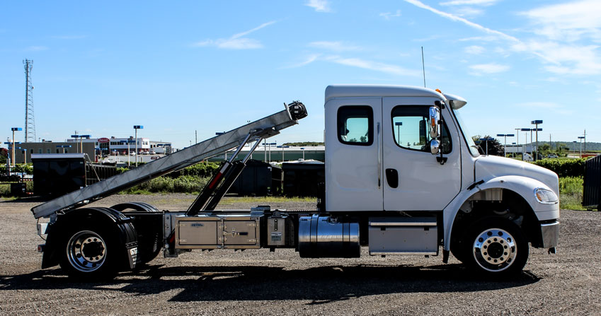 FREIGHTLINER M2 SINGLE AXLE ON TRUX ROLL OFF (6)