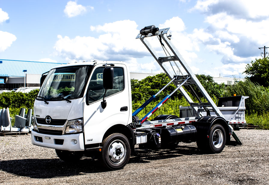 HINO 195 ON TRUX ABOVE FRAME ROLL OFF SYSTEM (11)