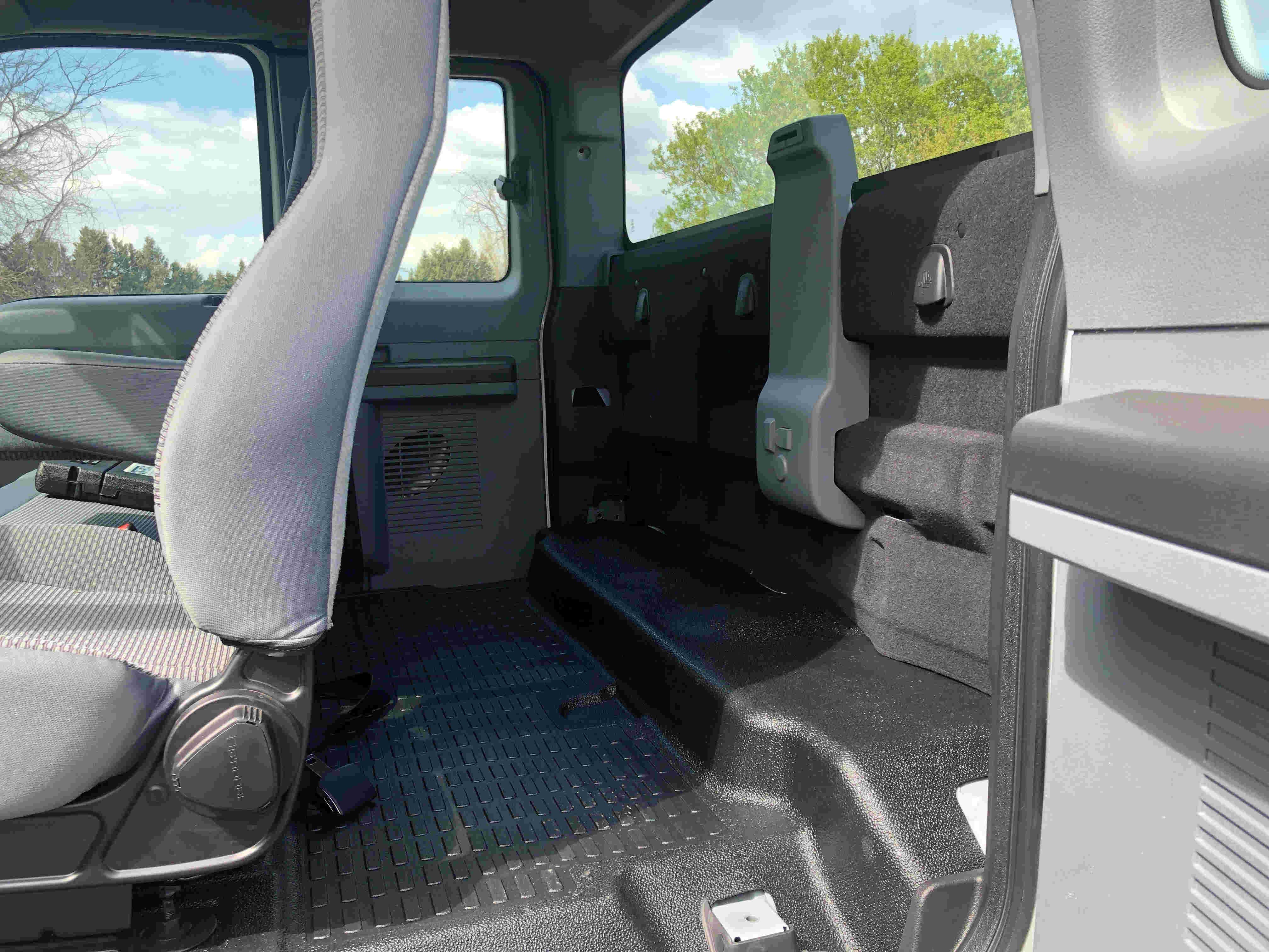 2021 Ford F750 12 On Trux System White (10)