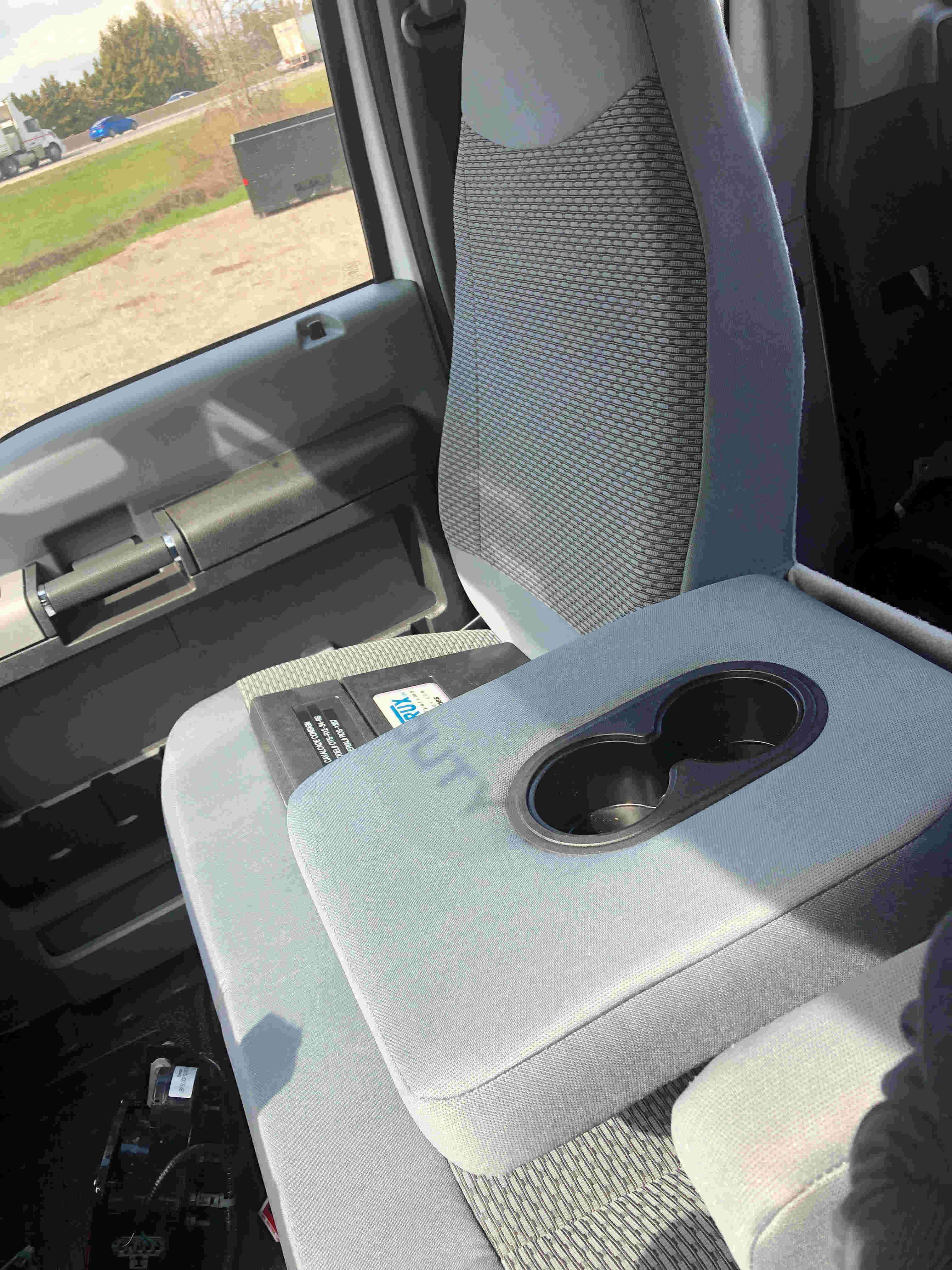 2021 Ford F750 12 On Trux System White (13)