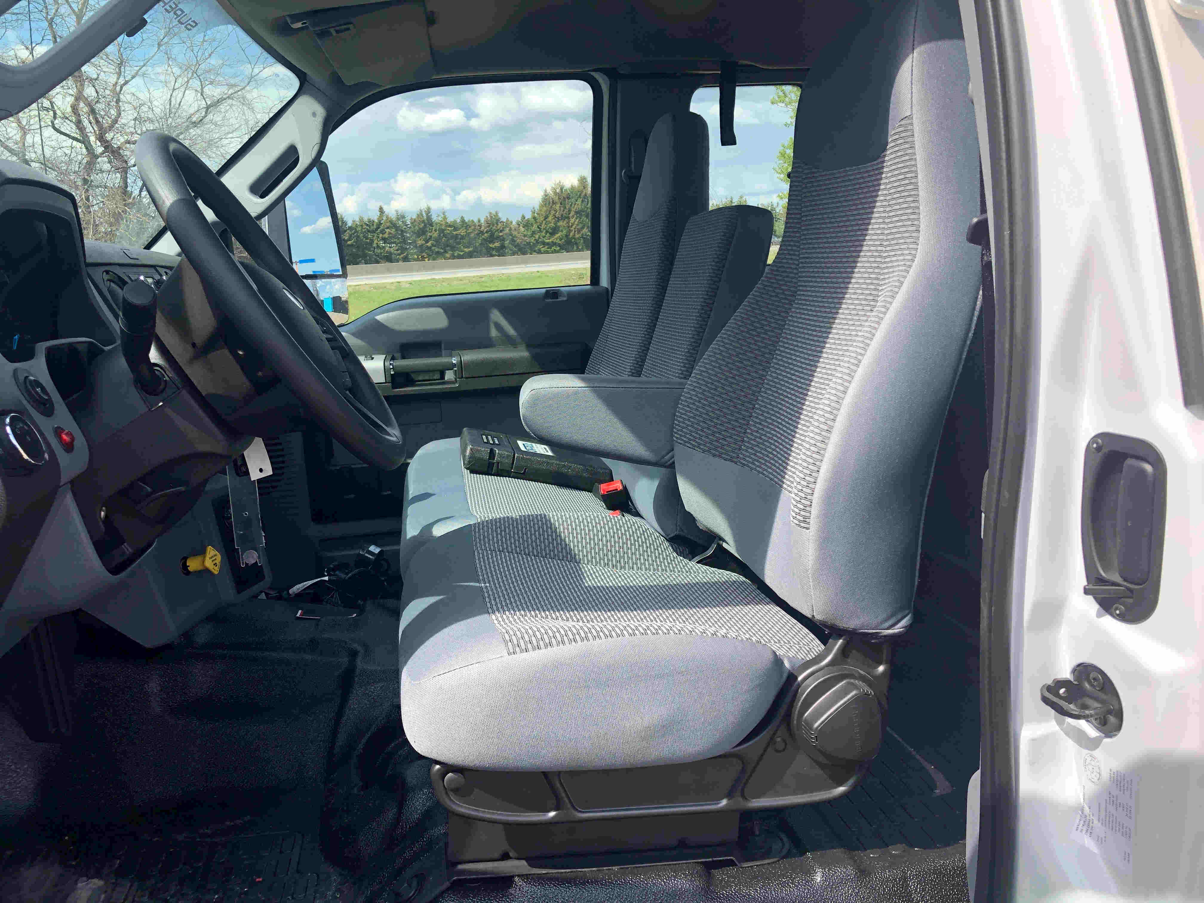 2021 Ford F750 12 On Trux System White (15)
