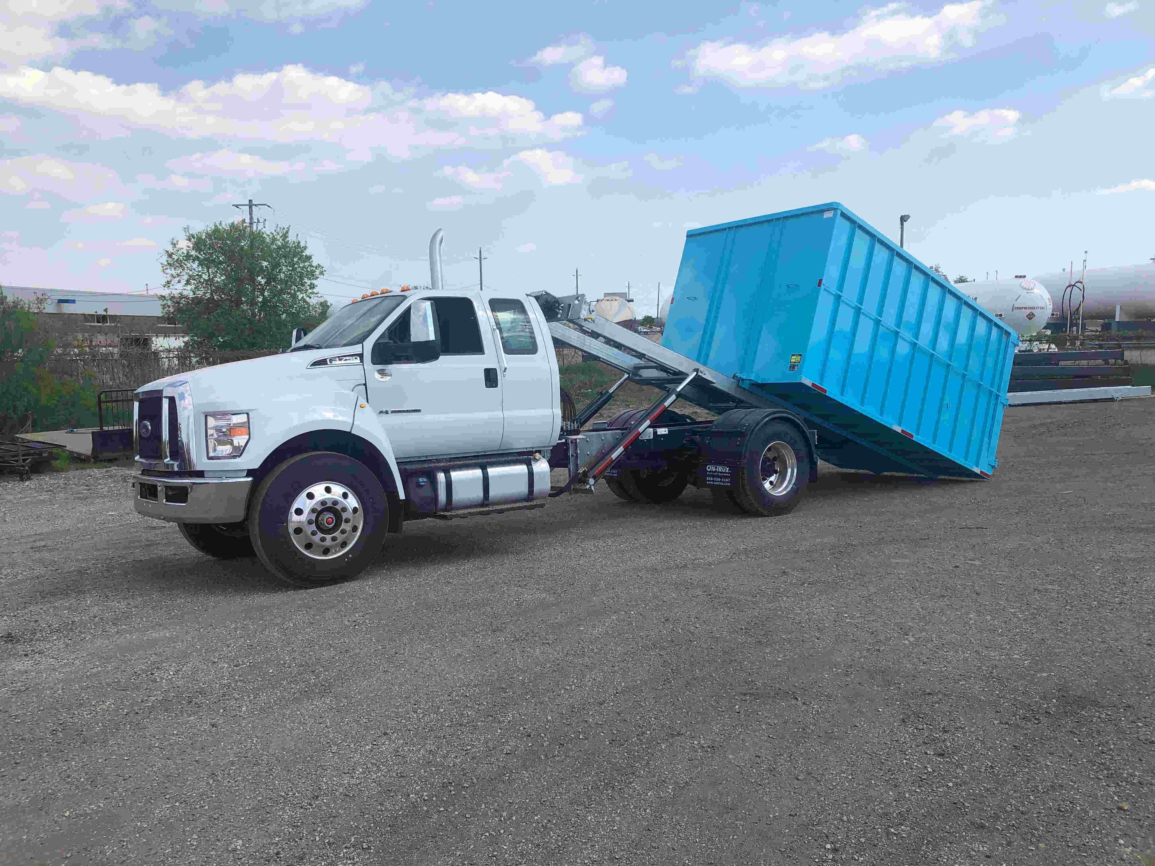 2021 Ford F750 12 On Trux System White (19)
