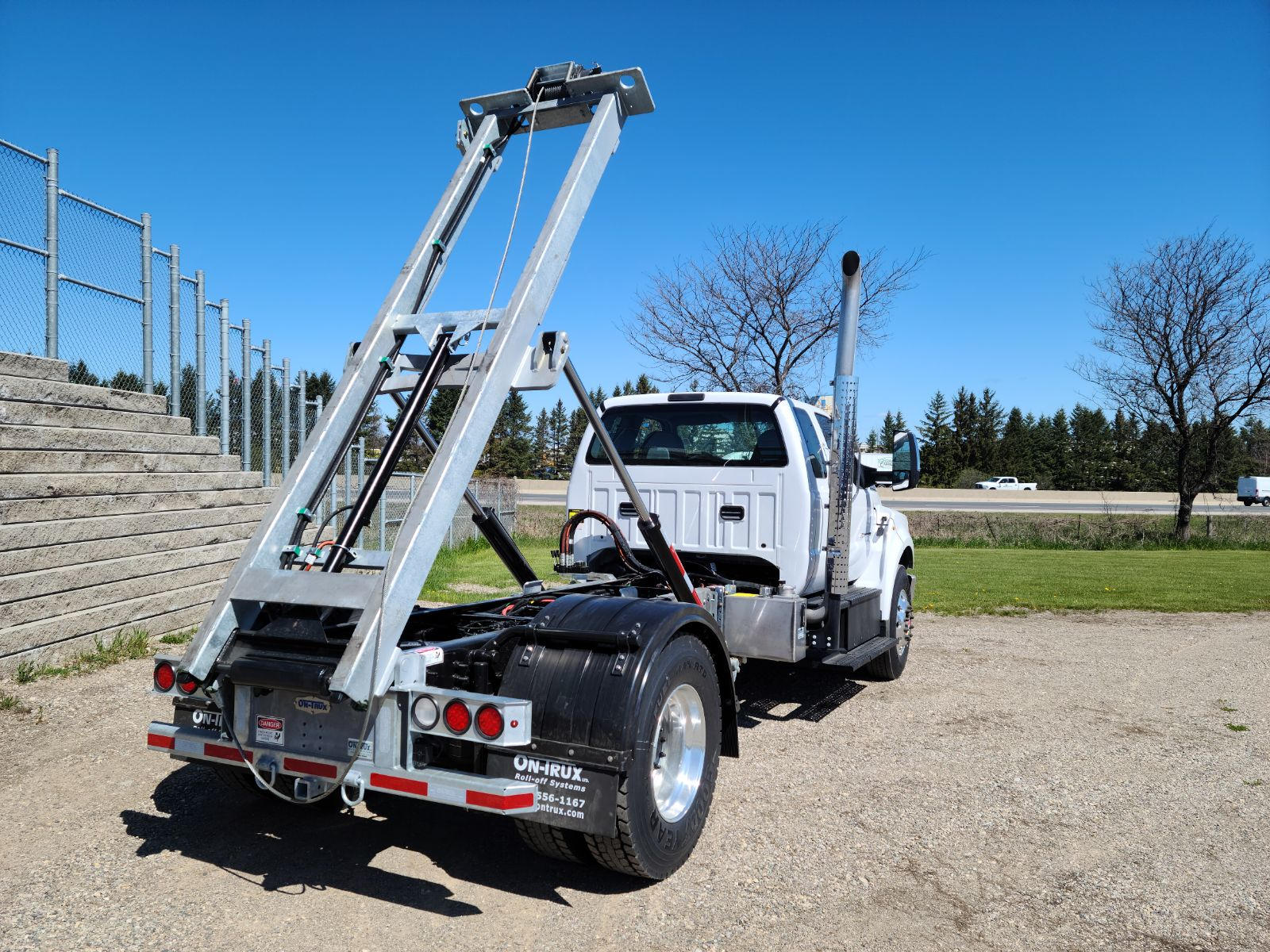 2021 Ford F750 12 On Trux System White (25)