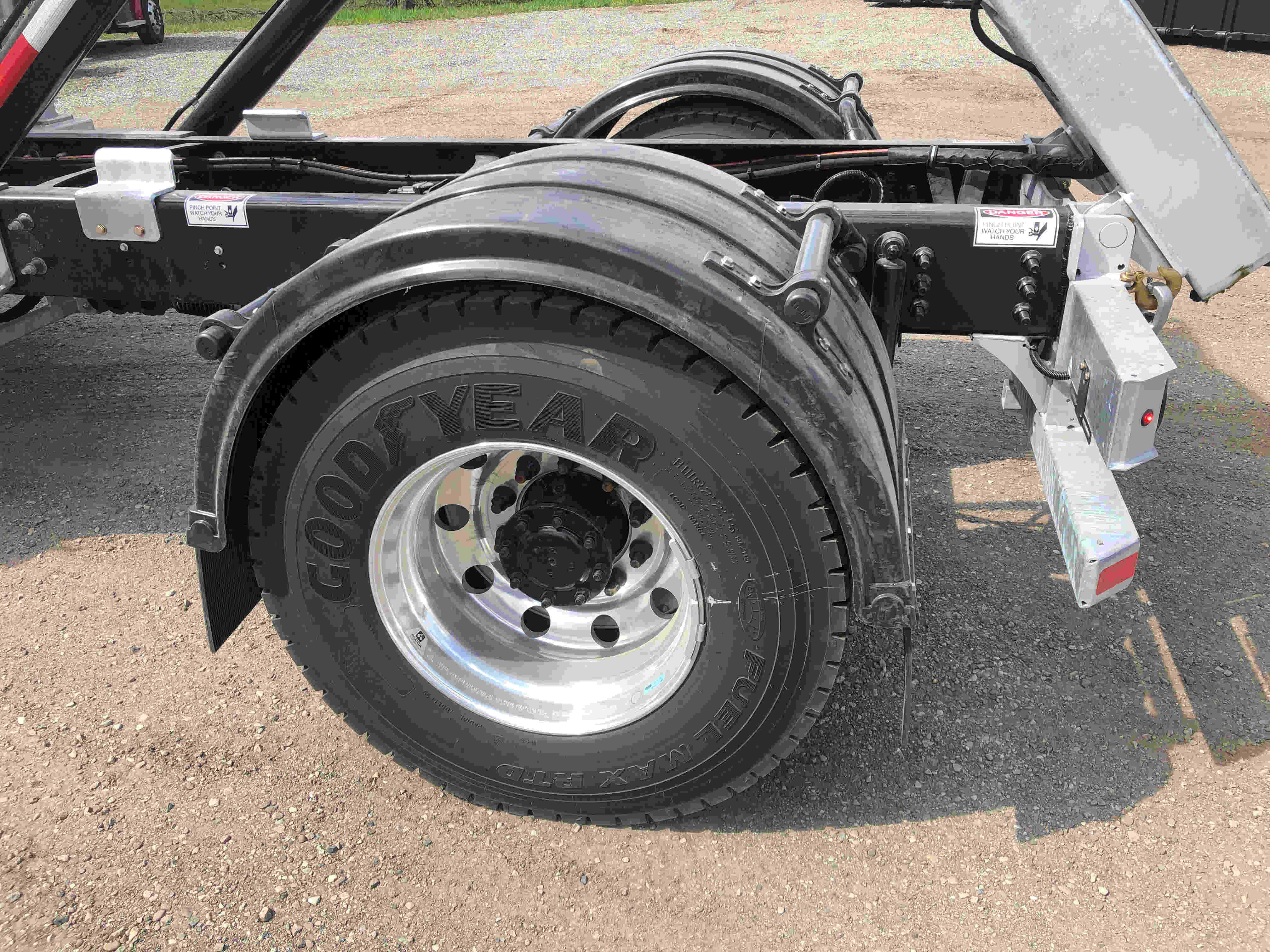 2021 Ford F750 12 On Trux System White (4)