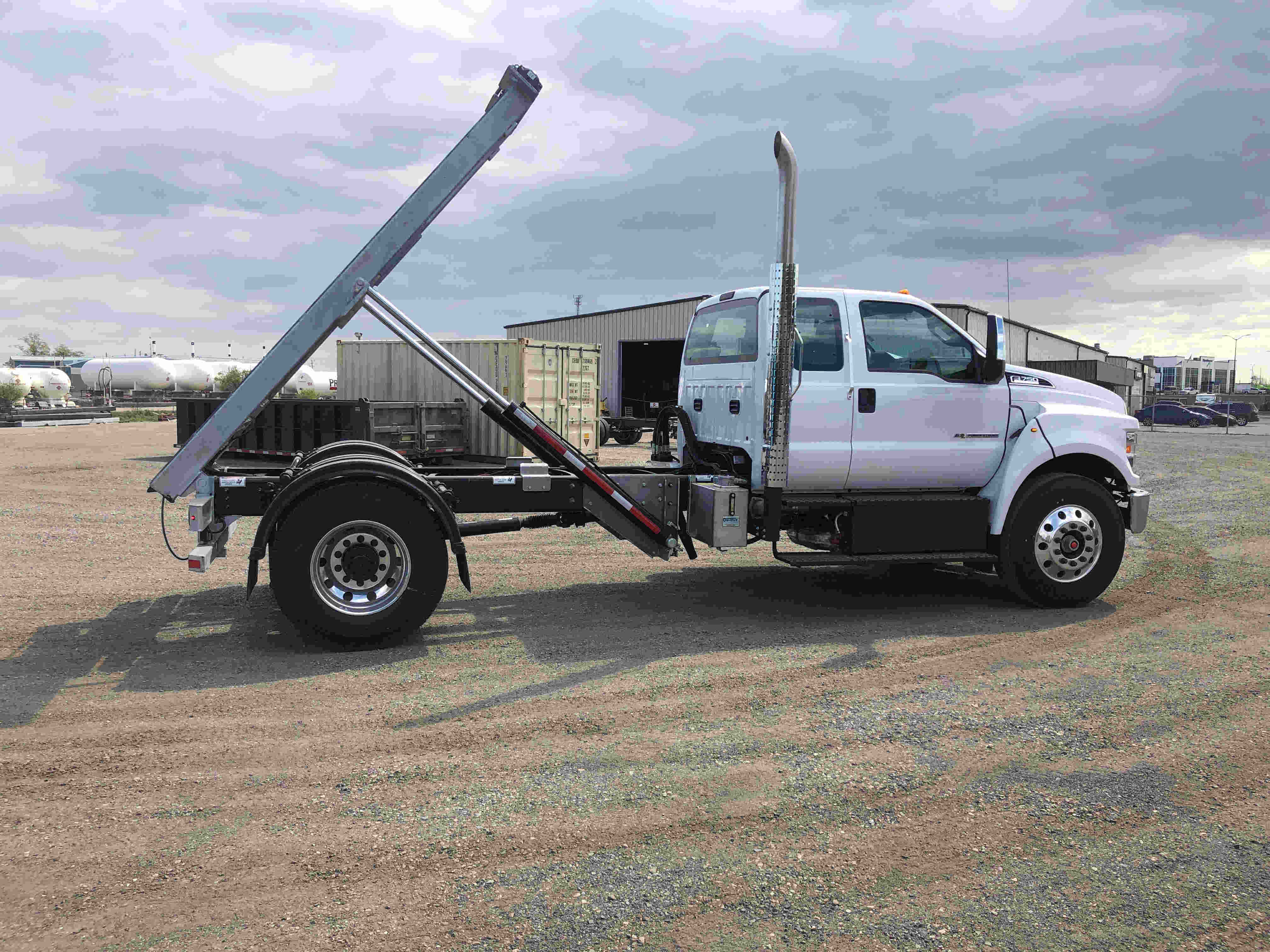 2021 Ford F750 12 On Trux System White (6)
